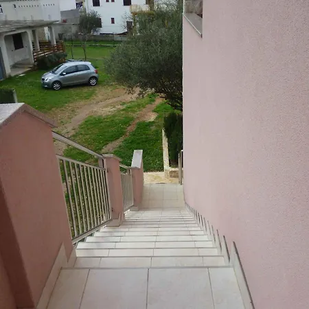 In Starigrad-paklenica 41707