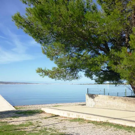 In Starigrad-paklenica 41707 Apartment