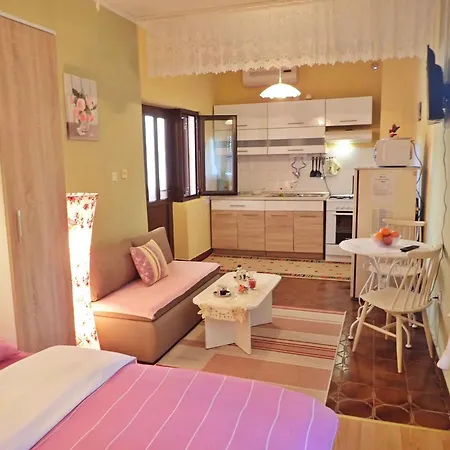 In Starigrad-paklenica 41707 Appartement *