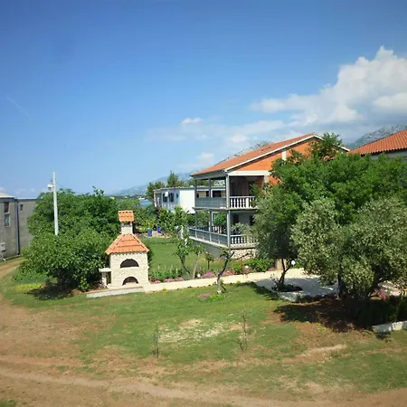 In Starigrad-paklenica 41707 * Starigrad Paklenica