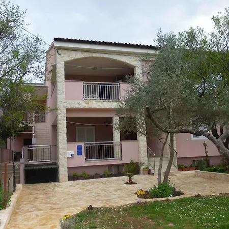 In Starigrad-paklenica 41707 *