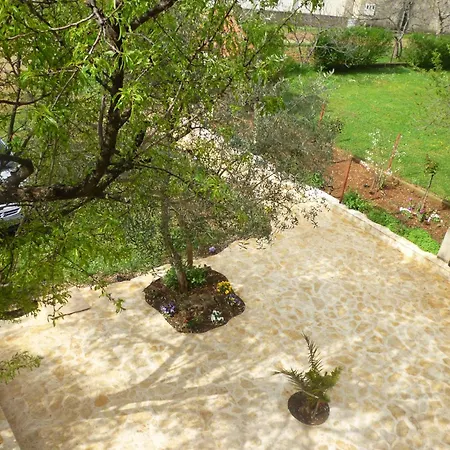 In Starigrad-paklenica 41707