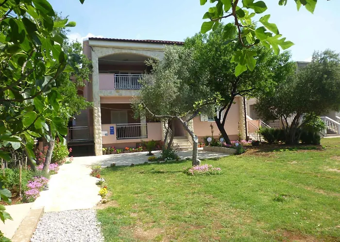 In Starigrad-paklenica 41707 Apartamento *